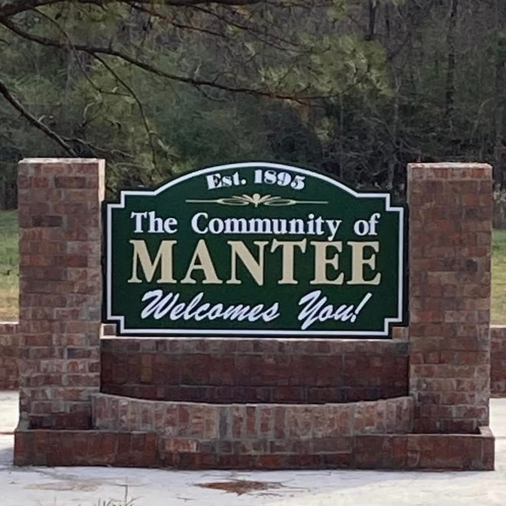Community of Mantee welcome sign